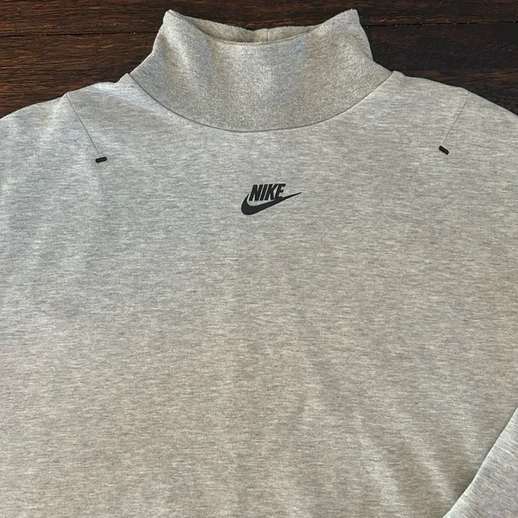 Nike Sportswear Tech Fleece Women's Oversized Turtleneck Sweatshirt - Light Gray - Picture 15 of 15
